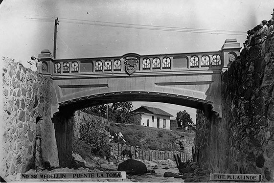 Puente de la toma